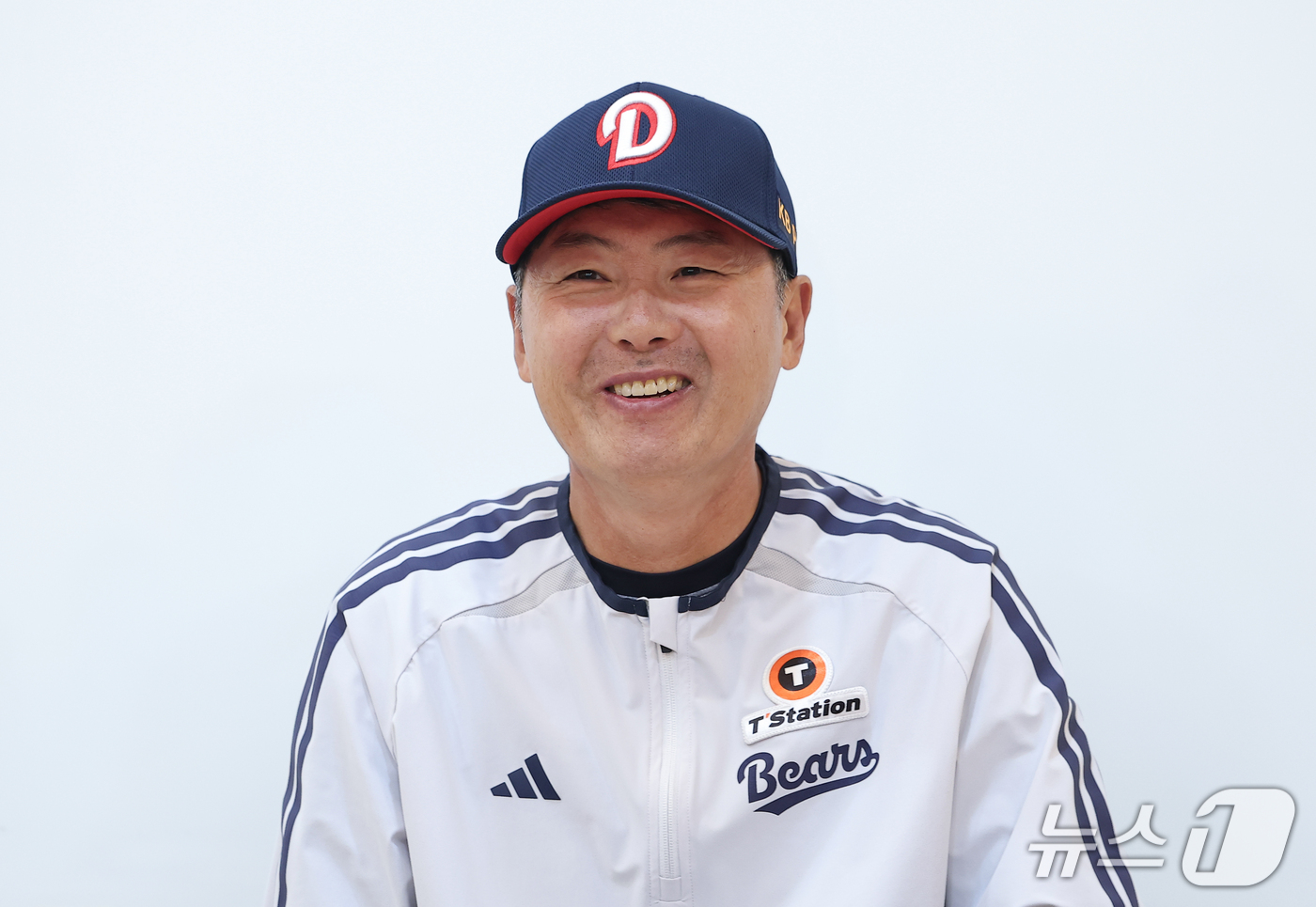 (서울=뉴스1) 김진환 기자 = 김원형 두산 베어스 감독이 14일 서울 송파구 잠실야구장에서 열리는 LG 트윈스와의 2026 신한 SOL KBO 포스트시즌 와일드카드 결정전 1차전 …