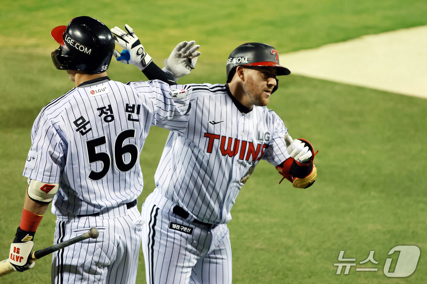 (서울=뉴스1) 이호윤 기자 = 14일 오후 서울 송파구 잠실야구장에서 열린 프로야구 '2026 신한 SOL KBO 와일드카드 결정전 1차전' 두산 베어스와 LG 트윈스의 경기, …