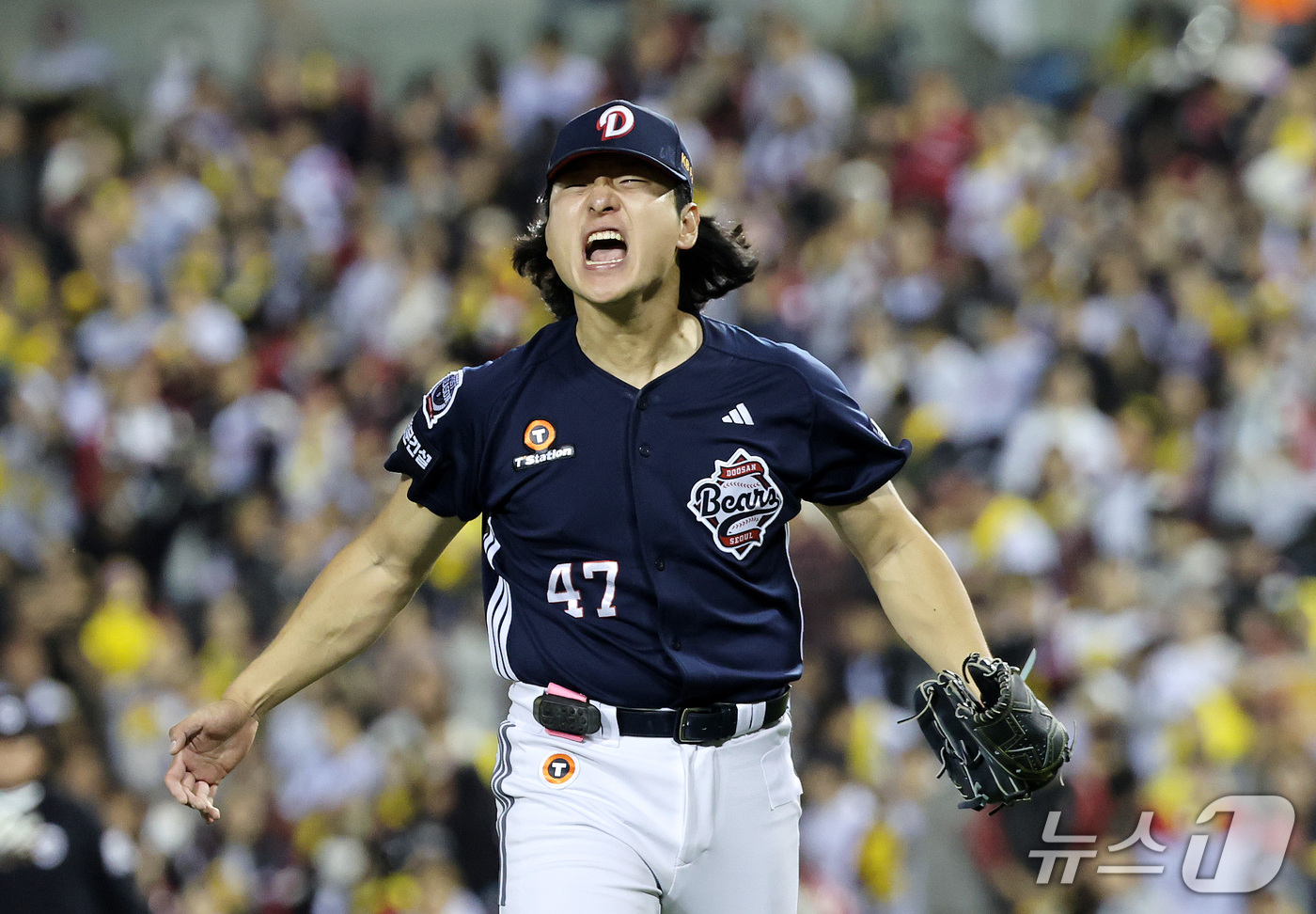 (서울=뉴스1) 박지혜 기자 = 14일 서울 잠실야구장에서 열린 2026 신한 SOL KBO 포스트시즌 와일드카드 결정전 1차전 LG 트윈스와 두산 베어스의 경기에서 2회말 두산 …