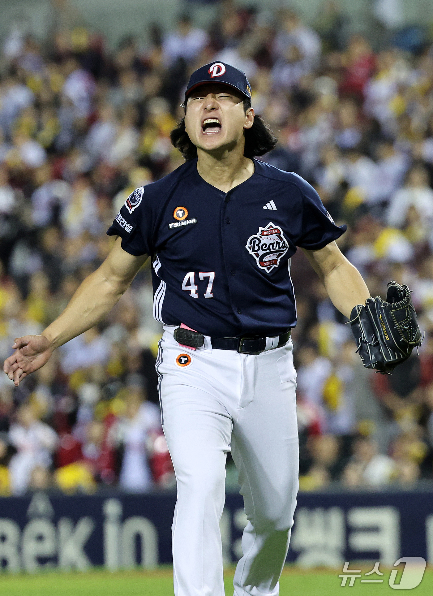 (서울=뉴스1) 박지혜 기자 = 14일 서울 잠실야구장에서 열린 2026 신한 SOL KBO 포스트시즌 와일드카드 결정전 1차전 LG 트윈스와 두산 베어스의 경기에서 2회말 두산 …