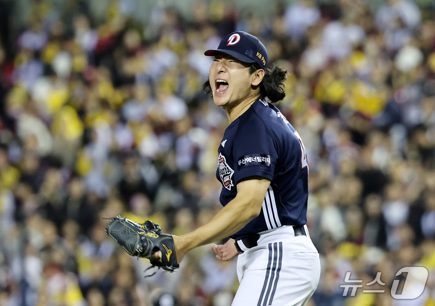 (서울=뉴스1) 박지혜 기자 = 14일 서울 잠실야구장에서 열린 2026 신한 SOL KBO 포스트시즌 와일드카드 결정전 1차전 LG 트윈스와 두산 베어스의 경기에서 2회말 두산 …