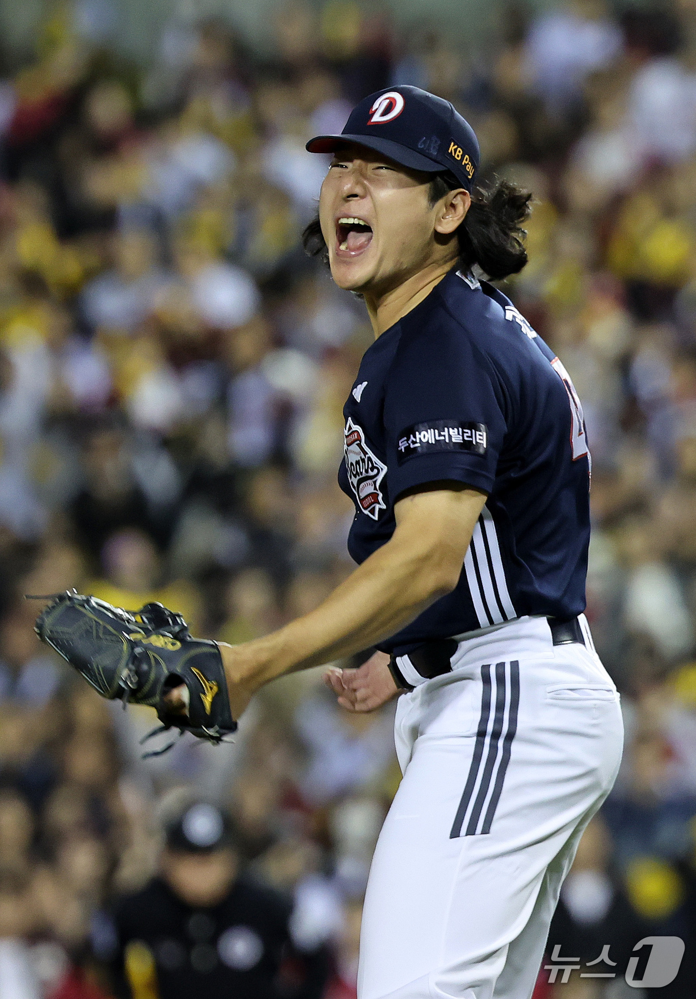 (서울=뉴스1) 박지혜 기자 = 14일 서울 잠실야구장에서 열린 2026 신한 SOL KBO 포스트시즌 와일드카드 결정전 1차전 LG 트윈스와 두산 베어스의 경기에서 2회말 두산 …