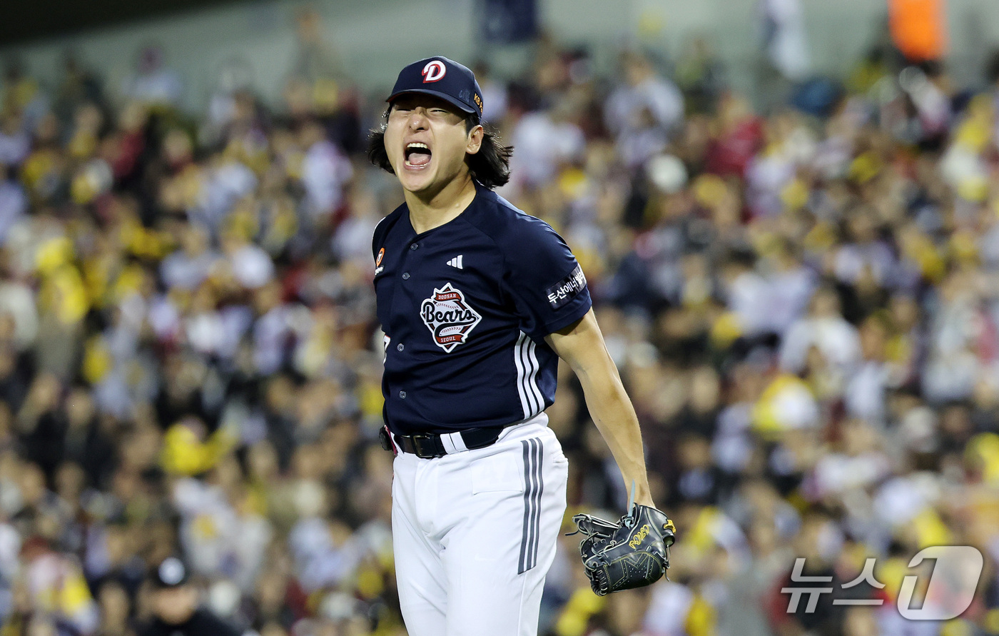 (서울=뉴스1) 박지혜 기자 = 14일 서울 잠실야구장에서 열린 2026 신한 SOL KBO 포스트시즌 와일드카드 결정전 1차전 LG 트윈스와 두산 베어스의 경기에서 2회말 두산 …