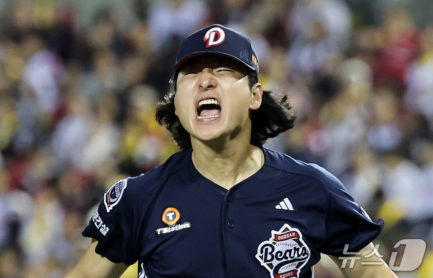 (서울=뉴스1) 박지혜 기자 = 14일 서울 잠실야구장에서 열린 2026 신한 SOL KBO 포스트시즌 와일드카드 결정전 1차전 LG 트윈스와 두산 베어스의 경기에서 2회말 두산 …