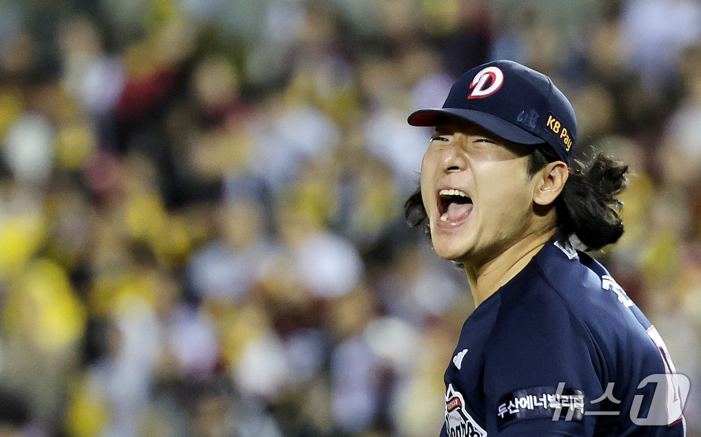 (서울=뉴스1) 박지혜 기자 = 14일 서울 잠실야구장에서 열린 2026 신한 SOL KBO 포스트시즌 와일드카드 결정전 1차전 LG 트윈스와 두산 베어스의 경기에서 2회말 두산 …