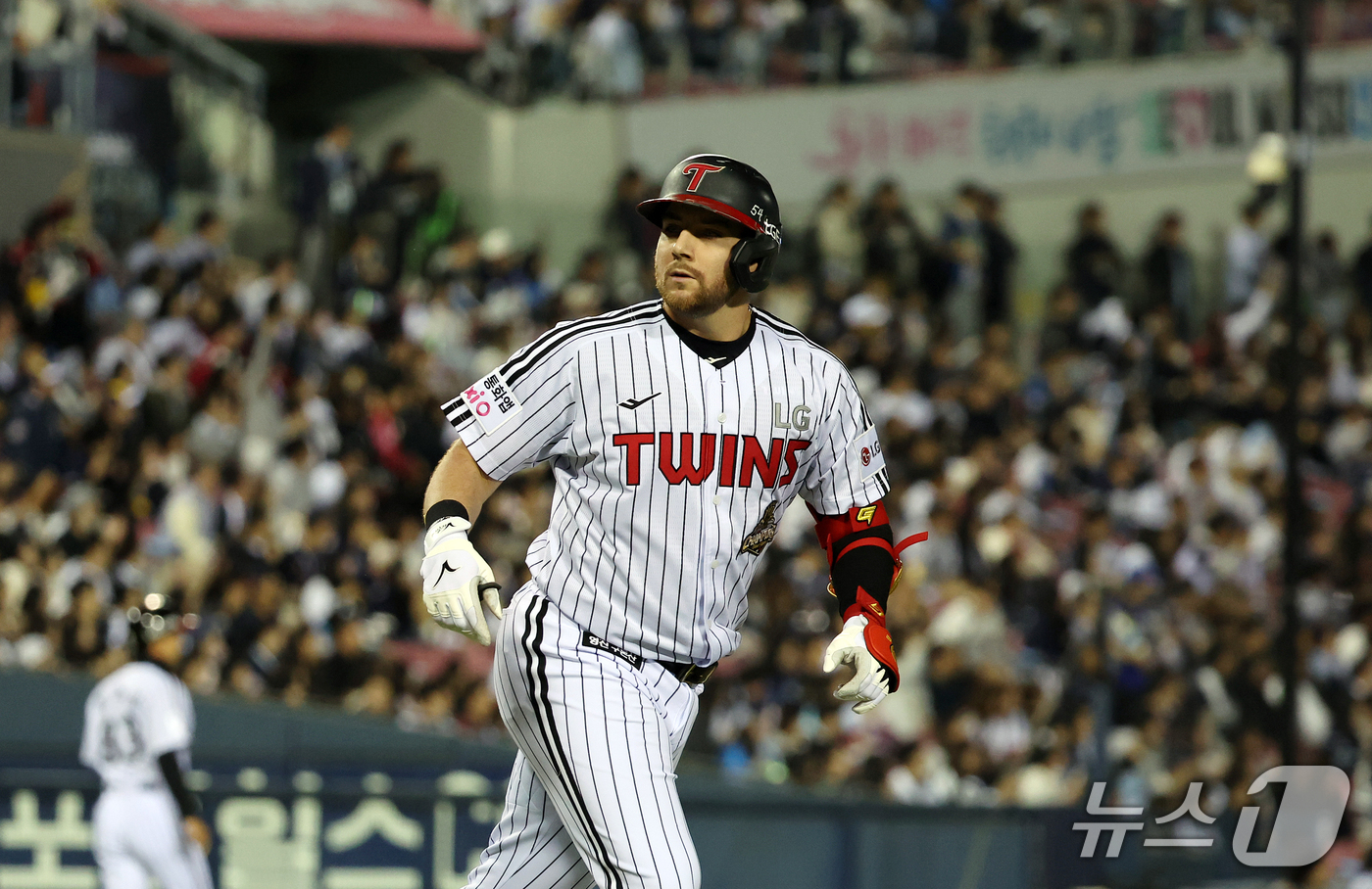 (서울=뉴스1) 김진환 기자 = 14일 오후 서울 송파구 잠실야구장에서 열린 프로야구 '2026 신한 SOL KBO 와일드카드 결정전 1차전' 두산 베어스와 LG 트윈스의 경기, …