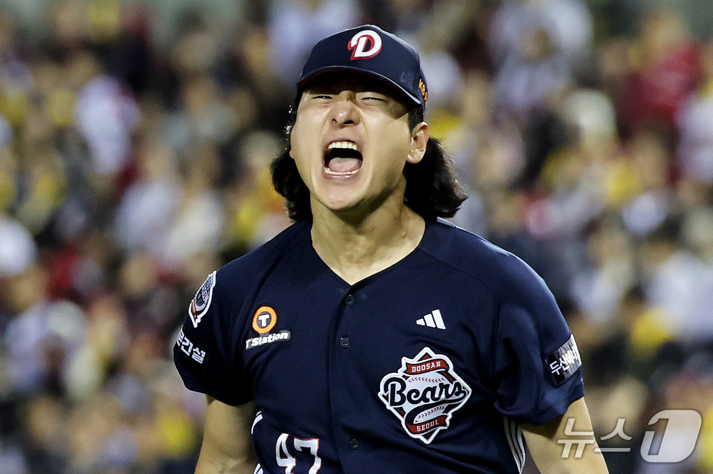 (서울=뉴스1) 박지혜 기자 = 14일 서울 잠실야구장에서 열린 2026 신한 SOL KBO 포스트시즌 와일드카드 결정전 1차전 LG 트윈스와 두산 베어스의 경기에서 2회말 두산 …