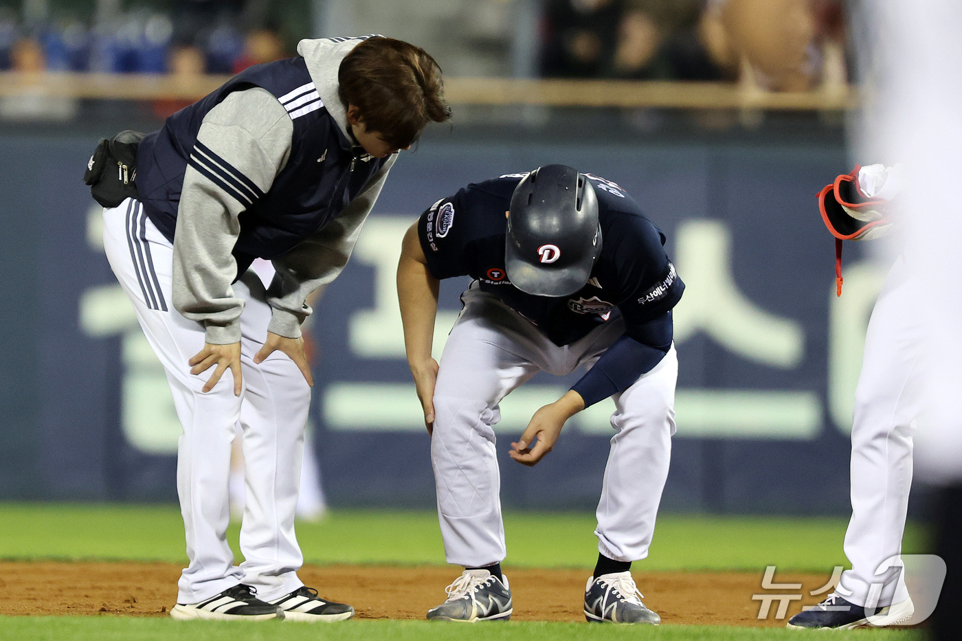 (서울=뉴스1) 박지혜 기자 = 14일 서울 잠실야구장에서 열린 2026 신한 SOL KBO 포스트시즌 와일드카드 결정전 1차전 LG 트윈스와 두산 베어스의 경기에서 7회초 무사 …