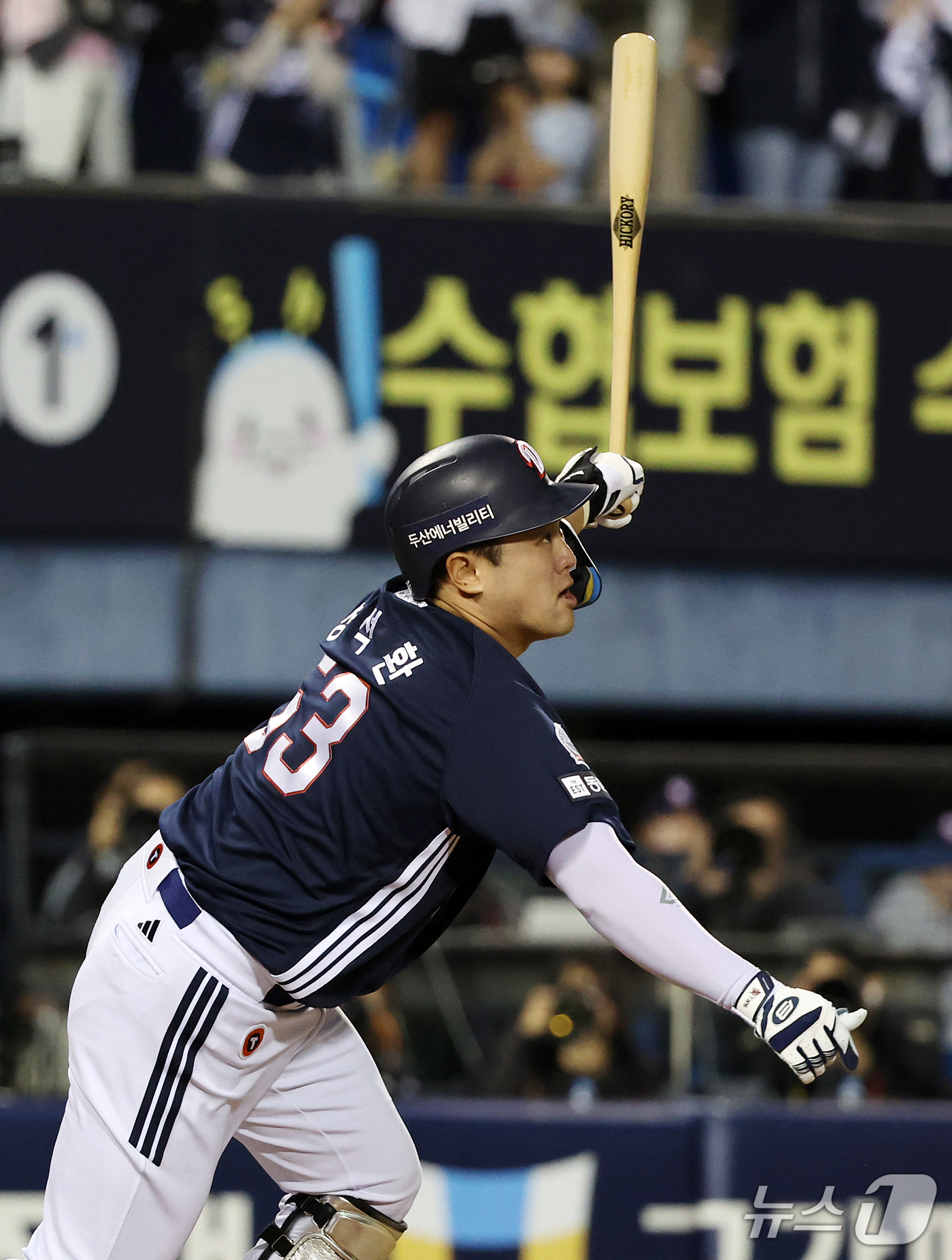 (서울=뉴스1) 김진환 기자 = 14일 오후 서울 송파구 잠실야구장에서 열린 프로야구 '2026 신한 SOL KBO 와일드카드 결정전 1차전' 두산 베어스와 LG 트윈스의 경기, …