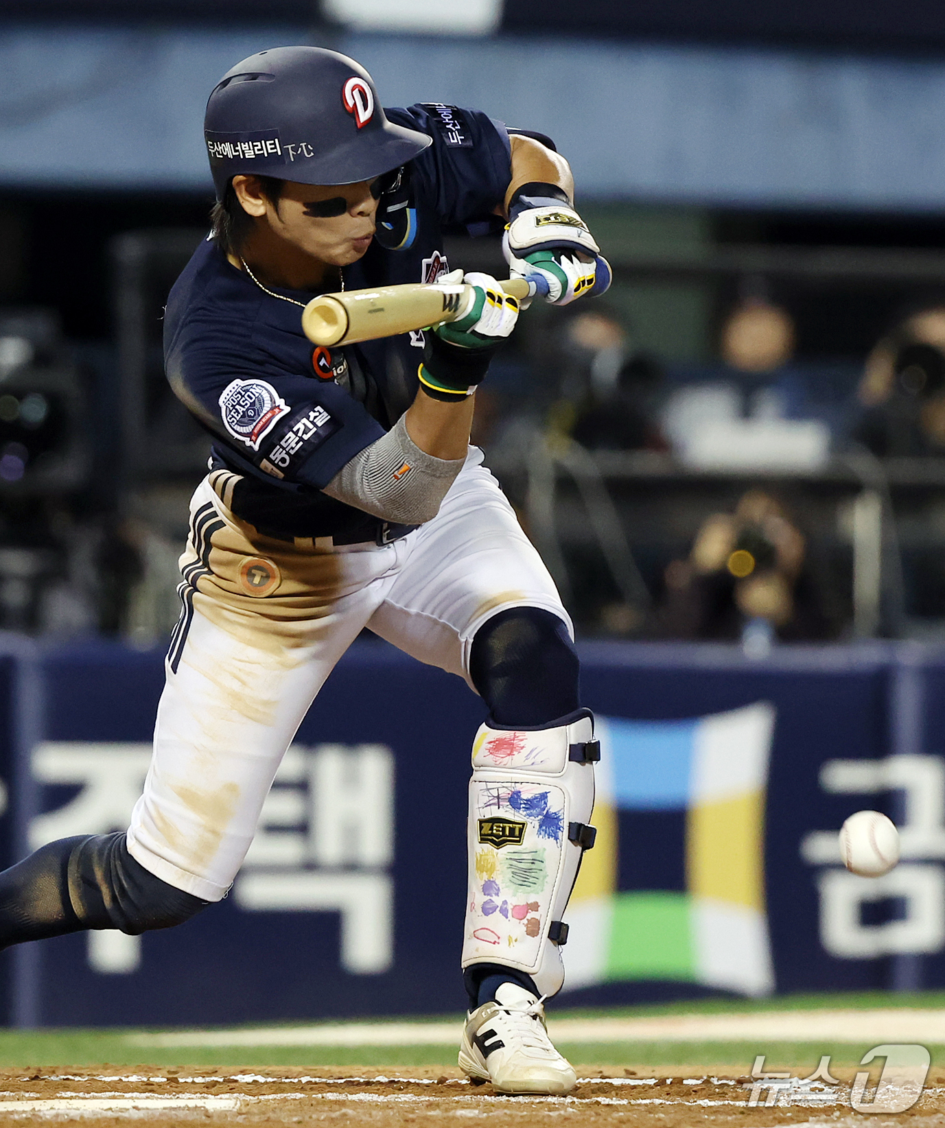 (서울=뉴스1) 김진환 기자 = 14일 오후 서울 송파구 잠실야구장에서 열린 프로야구 '2026 신한 SOL KBO 와일드카드 결정전 1차전' 두산 베어스와 LG 트윈스의 경기, …