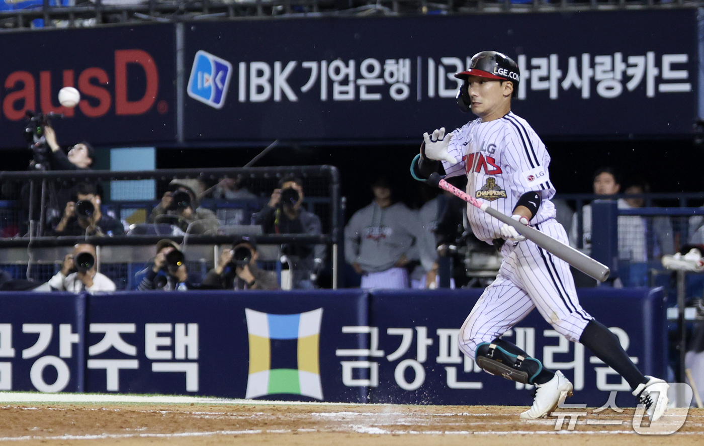(서울=뉴스1) 박지혜 기자 = 14일 오후 서울 송파구 잠실야구장에서 열린 프로야구 '2026 신한 SOL KBO 와일드카드 결정전 1차전' 두산 베어스와 LG 트윈스의 경기, …