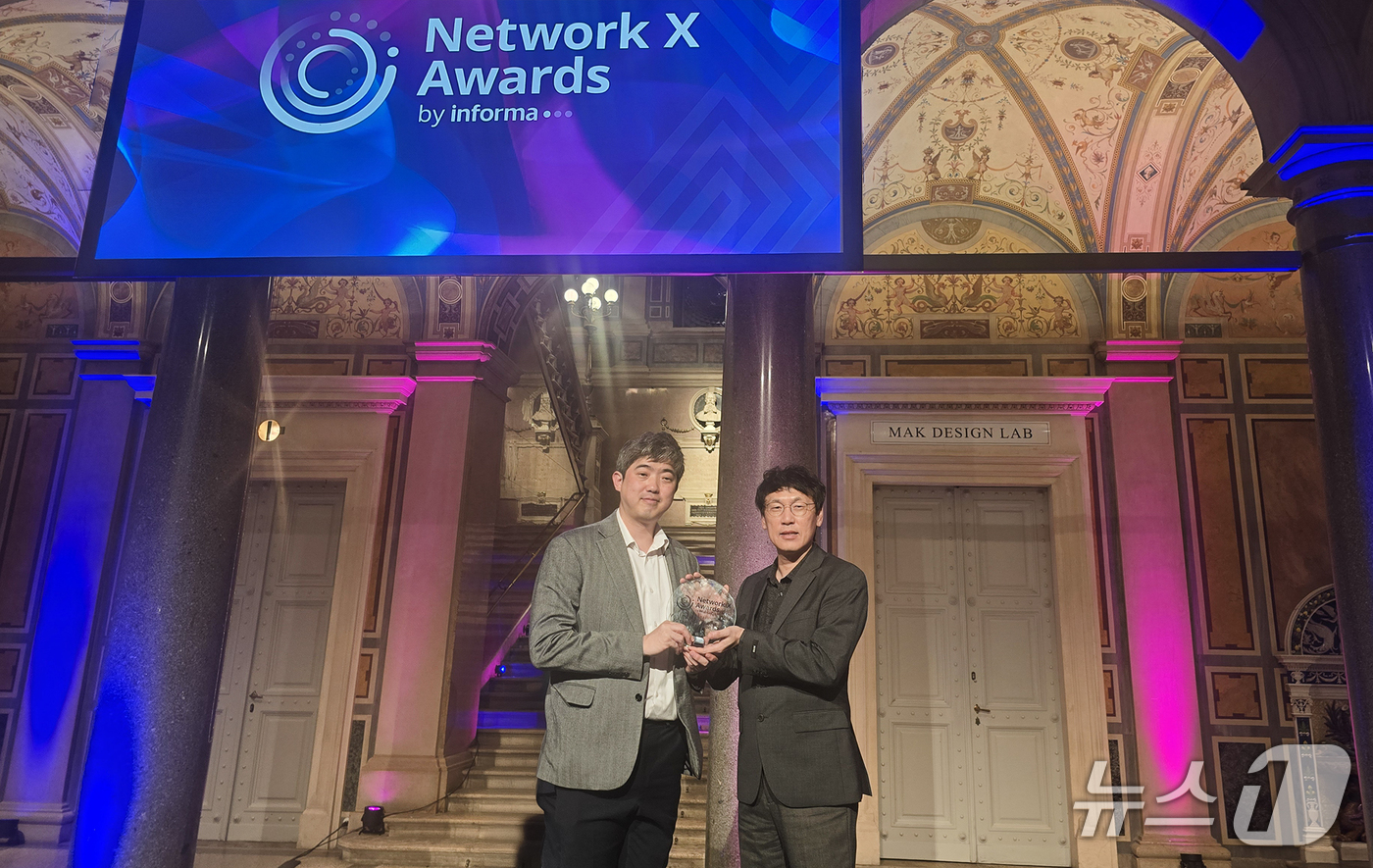 (서울=뉴스1) = SKT는 글로벌 ICT 미디어·리서치 기업 인포마가 주관하는 네트워크 엑스(Network X) 어워드에서 통신 네트워크의 AX 기술 경쟁력을 인정받아 ‘가장 …