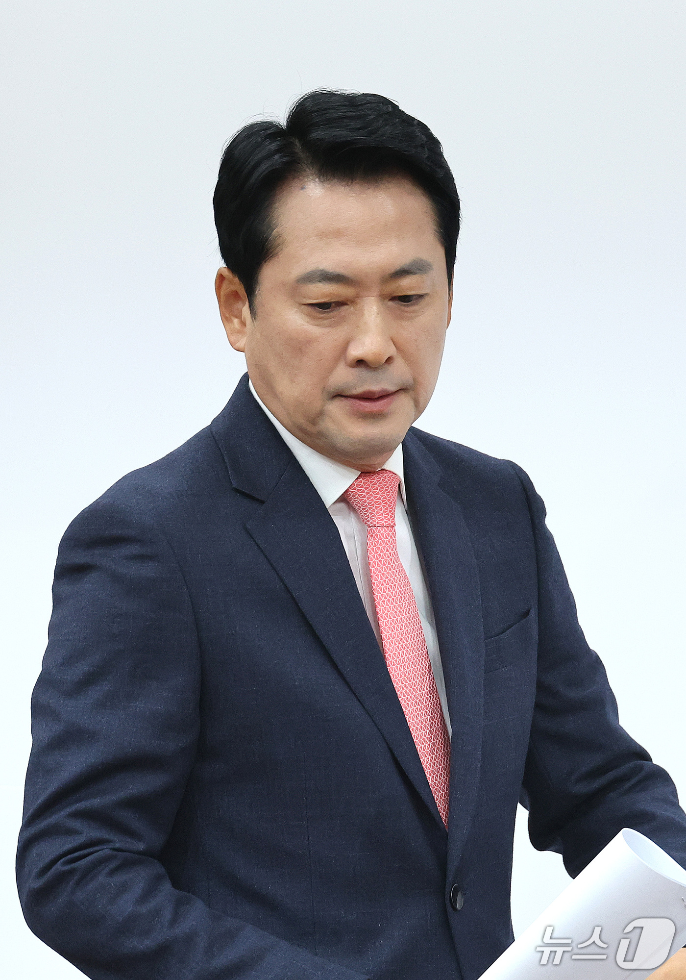 (서울=뉴스1) 신웅수 기자 = 장동혁 국민의힘 대표가 15일 서울 여의도 국회에서 열린 최고위원회의에 참석하고 있다. 2026.10.15/뉴스1