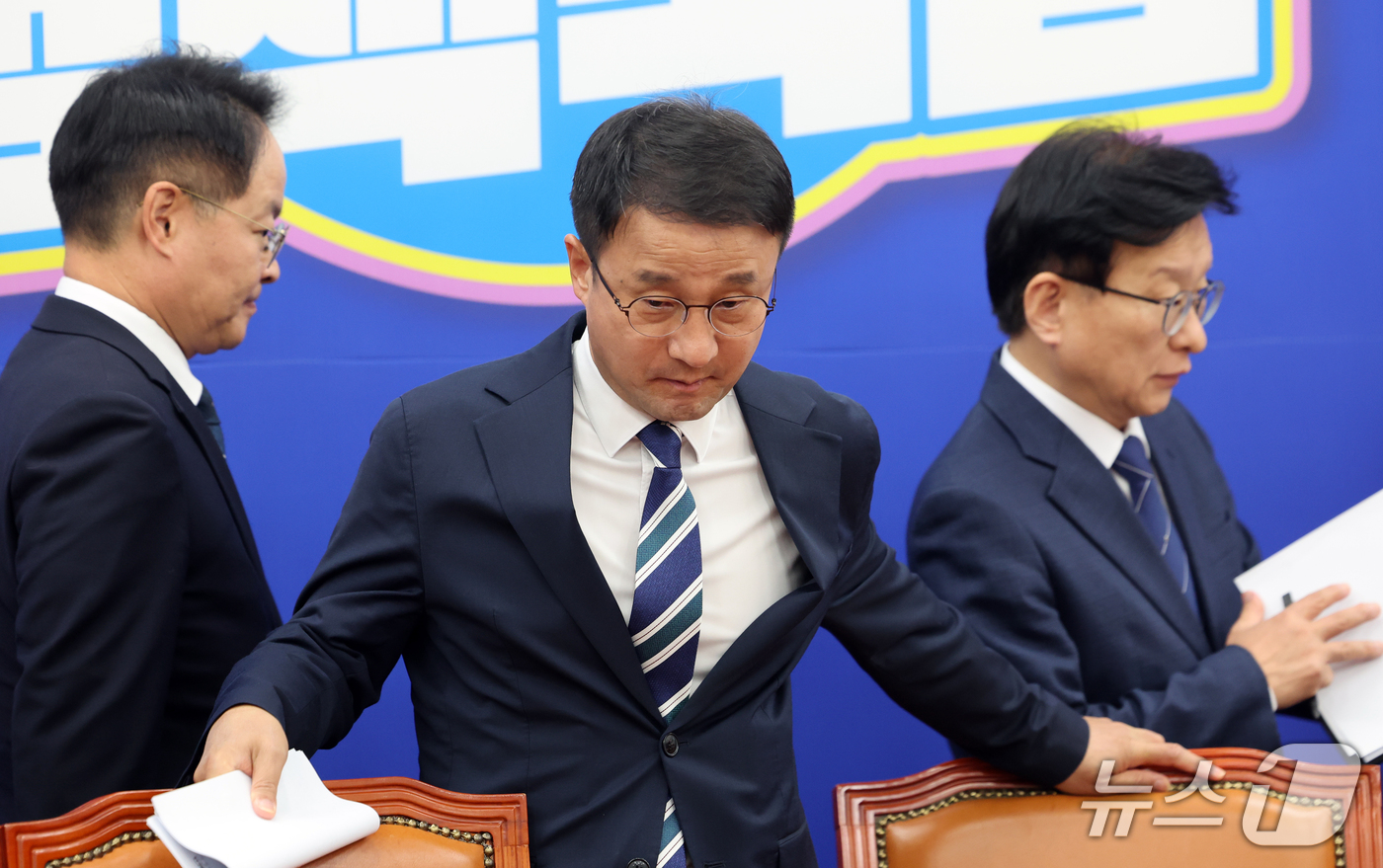 (서울=뉴스1) 황기선 기자 = 한병도 더불어민주당 원내대표가 15일 오전 서울 여의도 국회에서 열린 국정감사대책회의에 참석하고 있다.  2026.10.15/뉴스1