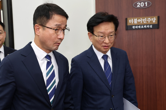 회의 참석하는 한병도·권칠승
