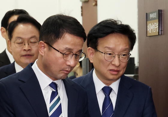 회의 참석하는 한병도·권칠승