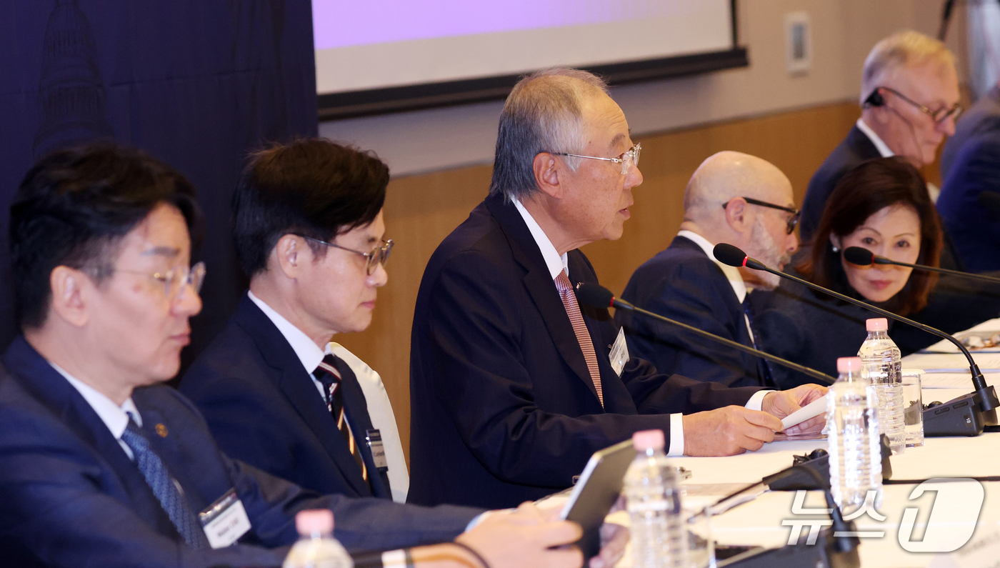 (서울=뉴스1) 김명섭 기자 = 류진 한국경제인언합회 회장이 15일 서울 영등포구 여의도 FKI타원에서 열린 제36차 한미재계회의 총회에서 모두 발언을 하고 있다. 2026.10. …
