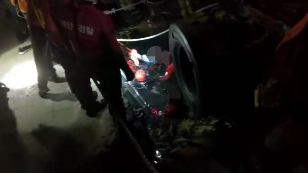 부산해경, 야간에 방파제서 실족 물에 빠진 70대 구조