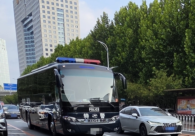 [르포]신압록강대교에 사복경찰 대거 배치…오전중 공식 개통식