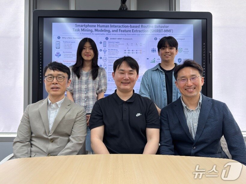 본문 이미지 - KAIST 이의진 교수(오른쪽) 연구팀(KAIST 제공) /뉴스1