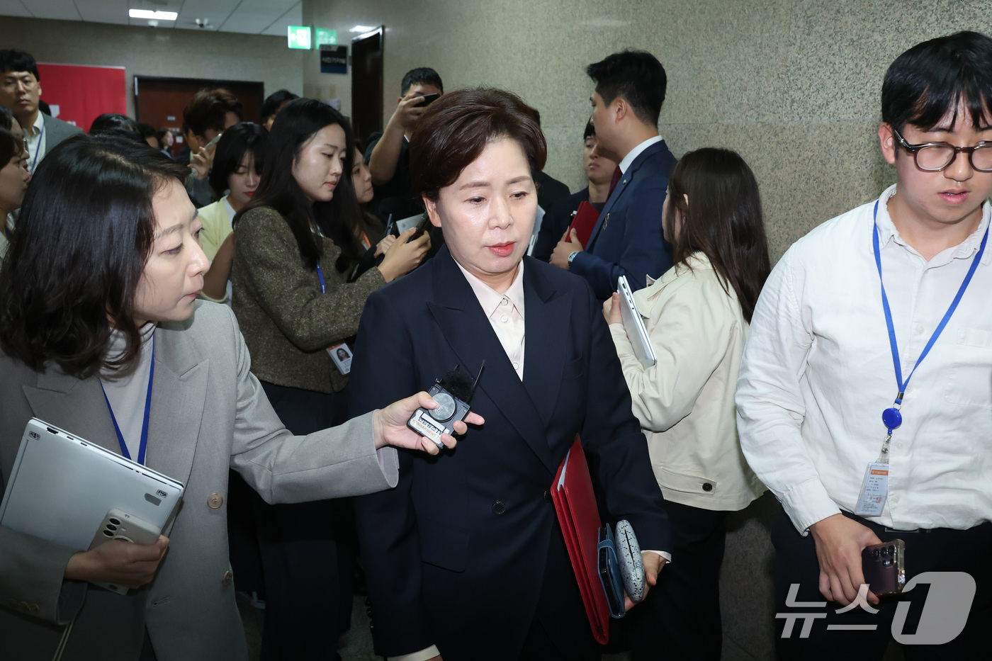 (서울=뉴스1) 신웅수 기자 = 양향자 국민의힘 최고위원이 15일 서울 여의도 국회에서 열린 최고위원회의를 마친 후 회의실을 나서고 있다. 2026.10.15/뉴스1
