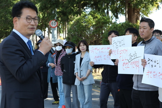 마륵동 주민들 "탄약고·광주 군공항 함께 이전"…송영길 "의견 검토"