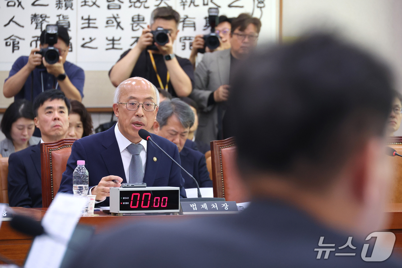 (서울=뉴스1) 신웅수 기자 = 조원철 법제처장이 15일 서울 여의도 국회에서 열린 법제사법위원회의 법제처에 대한 국정감사에서 의원 질의에 답변하고 있다. 2026.10.15/뉴스 …