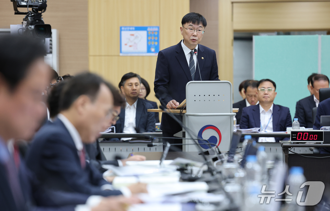 (대전=뉴스1) 김기태 기자 = 안형준 국가데이터처장이 15일 오전 정부대전청사에서 열린 국회 재정경제기획위원회의 국가데이터처, 관세청, 조달청에 대한 국정감사에서 업무보고를 하고 …