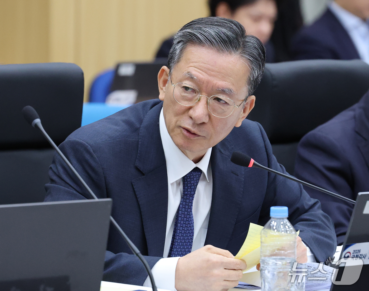 (대전=뉴스1) 김기태 기자 = 정성호 더불어민주당 의원이 15일 오전 정부대전청사에서 국회 재정경제기획위원회의 국가데이터처, 관세청, 조달청에 대한 국정감사에서 질의하고 하고 있 …