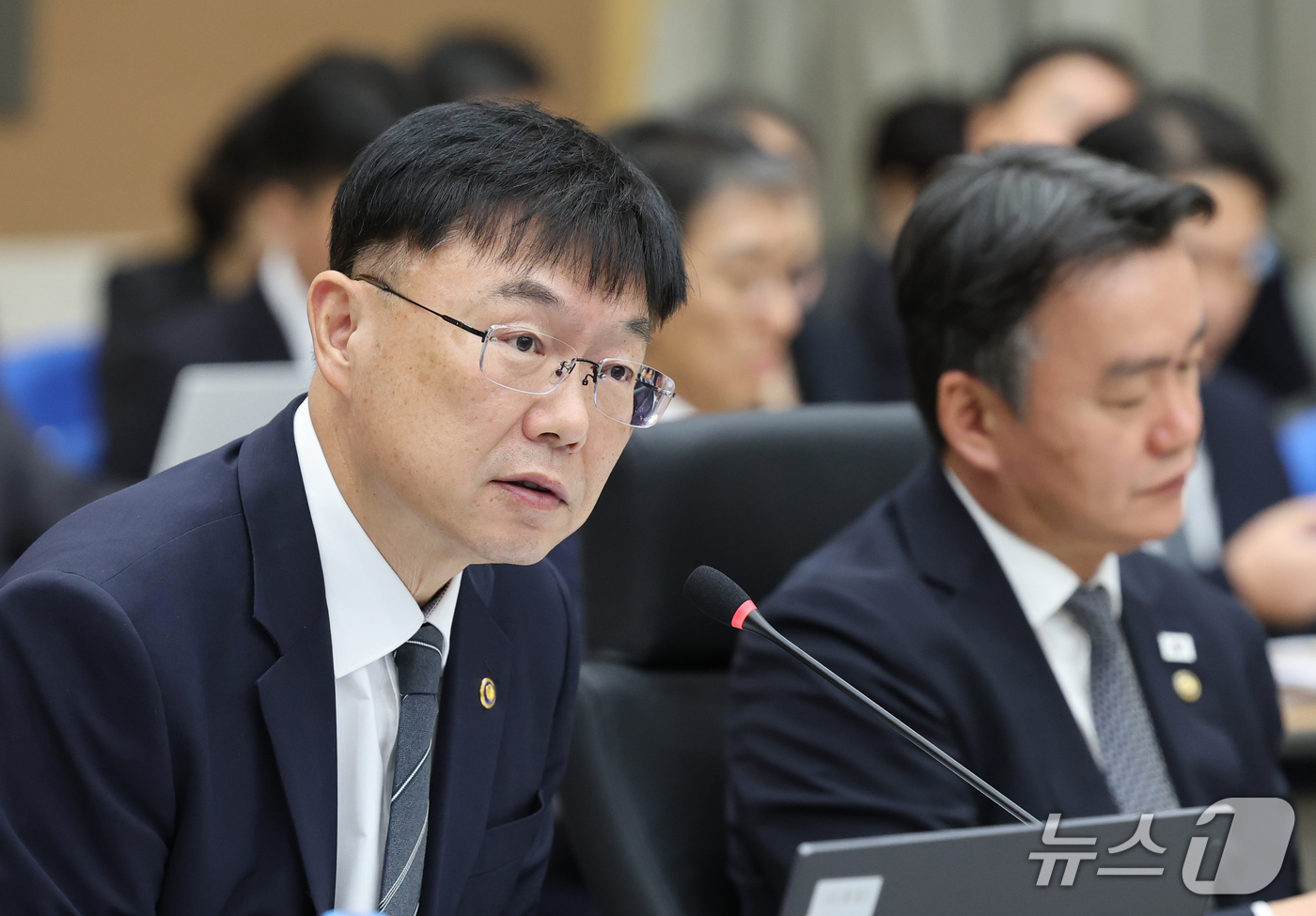 (대전=뉴스1) 김기태 기자 = 안형준 국가데이터처장이 15일 오전 정부대전청사에서 열린 국회 재정경제기획위원회의 국가데이터처, 관세청, 조달청에 대한 국정감사에서 답변하고 있다. …
