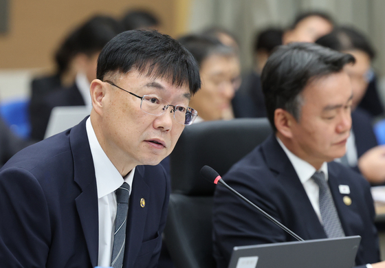 [국감] 질의에 답변하는 안형준 국가데이터처