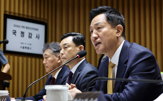 [국감] 질의에 답변하는 오세훈 시장