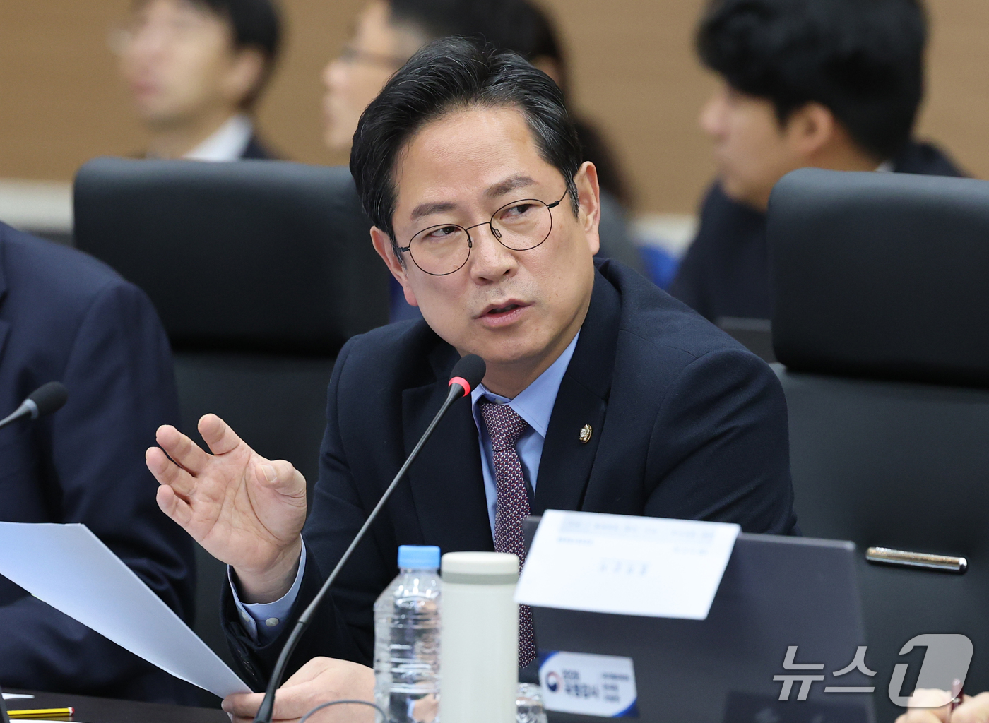 (대전=뉴스1) 김기태 기자 = 박수영 국민의힘  의원이 15일 오전 정부대전청사에서 국회 재정경제기획위원회의 국가데이터처, 관세청, 조달청에 대한 국정감사에서 질의하고 하고 있다 …