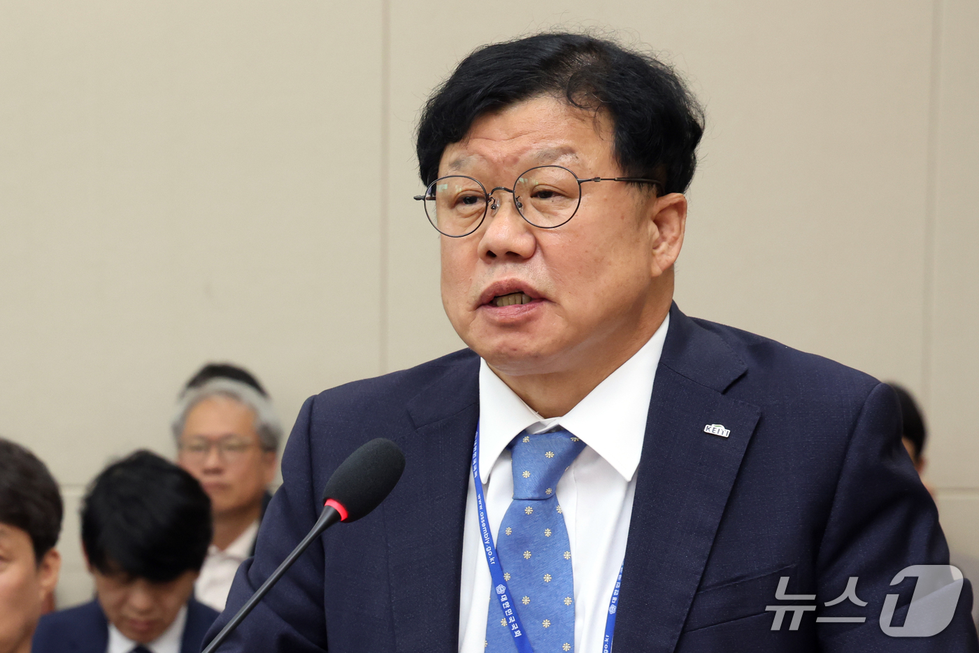 (서울=뉴스1) 황기선 기자 = 남광우 한국환경산업기술원장이 15일 서울 여의도 국회 기후에너지환경노동위원회에서 열린 중앙환경분쟁조정피해구제위원회 등에 대한 국정감사에서 발언을 하 …