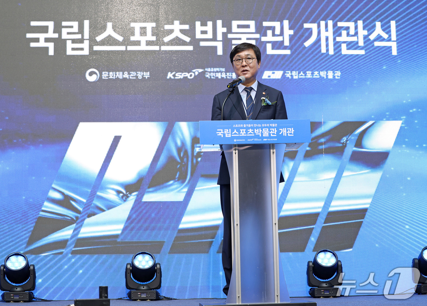 (서울=뉴스1) = 최휘영 문화체육관광부 장관이 15일 서울 송파구에서 열린 국립스포츠박물관 개관식에서 축사하고 있다. (문화체육관광부 제공. 재판매 및 DB 금지) 2026.10 …