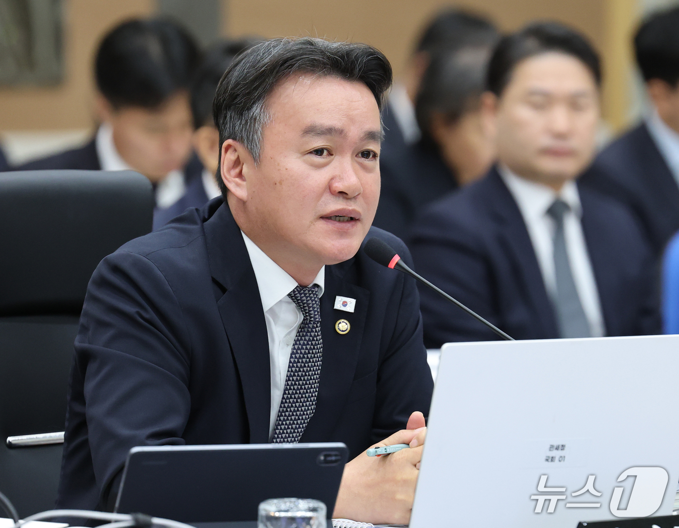 (대전=뉴스1) 김기태 기자 = 이종욱 관세청장이 15일 오전 정부대전청사에서 열린 국회 재정경제기획위원회의 국가데이터처, 관세청, 조달청에 대한 국정감사에서 업무보고를 하고 있다 …