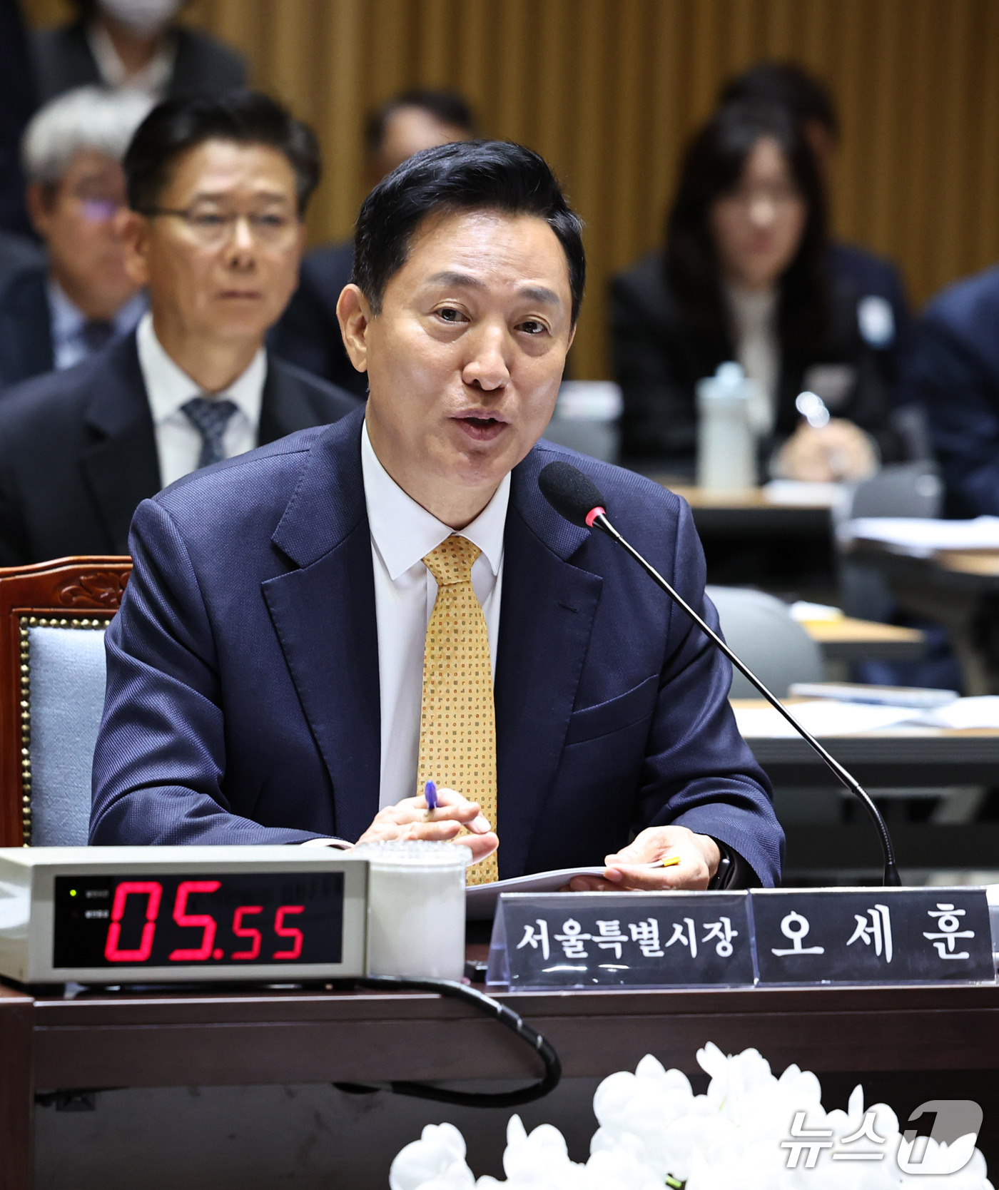 (서울=뉴스1) 구윤성 기자 = 오세훈 서울시장이 15일 서울시청에서 열린 국회 행정안전위원회의 서울시에 대한 국정감사에서 질의에 답변하고 있다. 2026.10.15/뉴스1