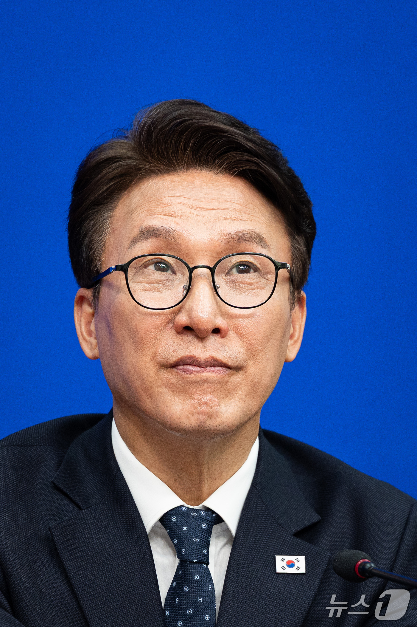 (서울=뉴스1) 유승관 기자 = 김민석 더불어민주당 대표가 15일 서울 여의도 국회에서 미즈시마 고이치 주한일본대사를 접견하고 있다. 2026.10.15/뉴스1