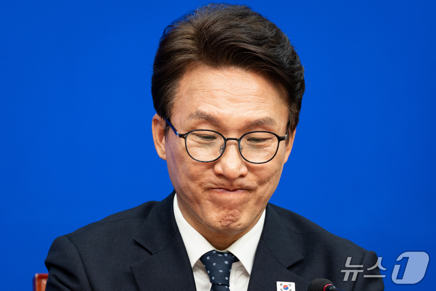 (서울=뉴스1) 유승관 기자 = 김민석 더불어민주당 대표가 15일 서울 여의도 국회에서 미즈시마 고이치 주한일본대사를 접견하고 있다. 2026.10.15/뉴스1
