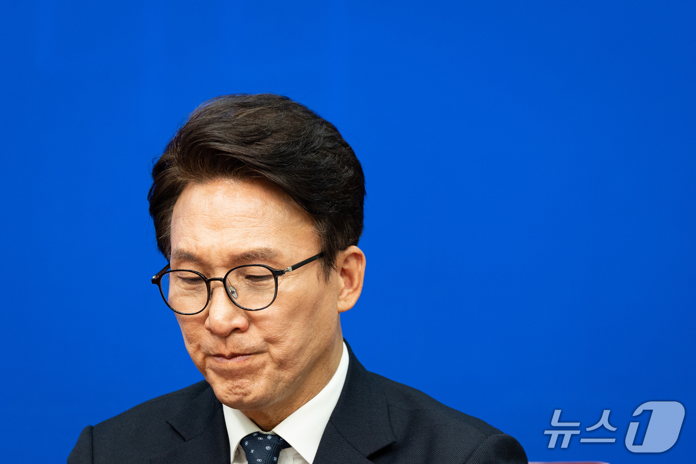(서울=뉴스1) 유승관 기자 = 김민석 더불어민주당 대표가 15일 서울 여의도 국회에서 미즈시마 고이치 주한일본대사를 접견하고 있다. 2026.10.15/뉴스1