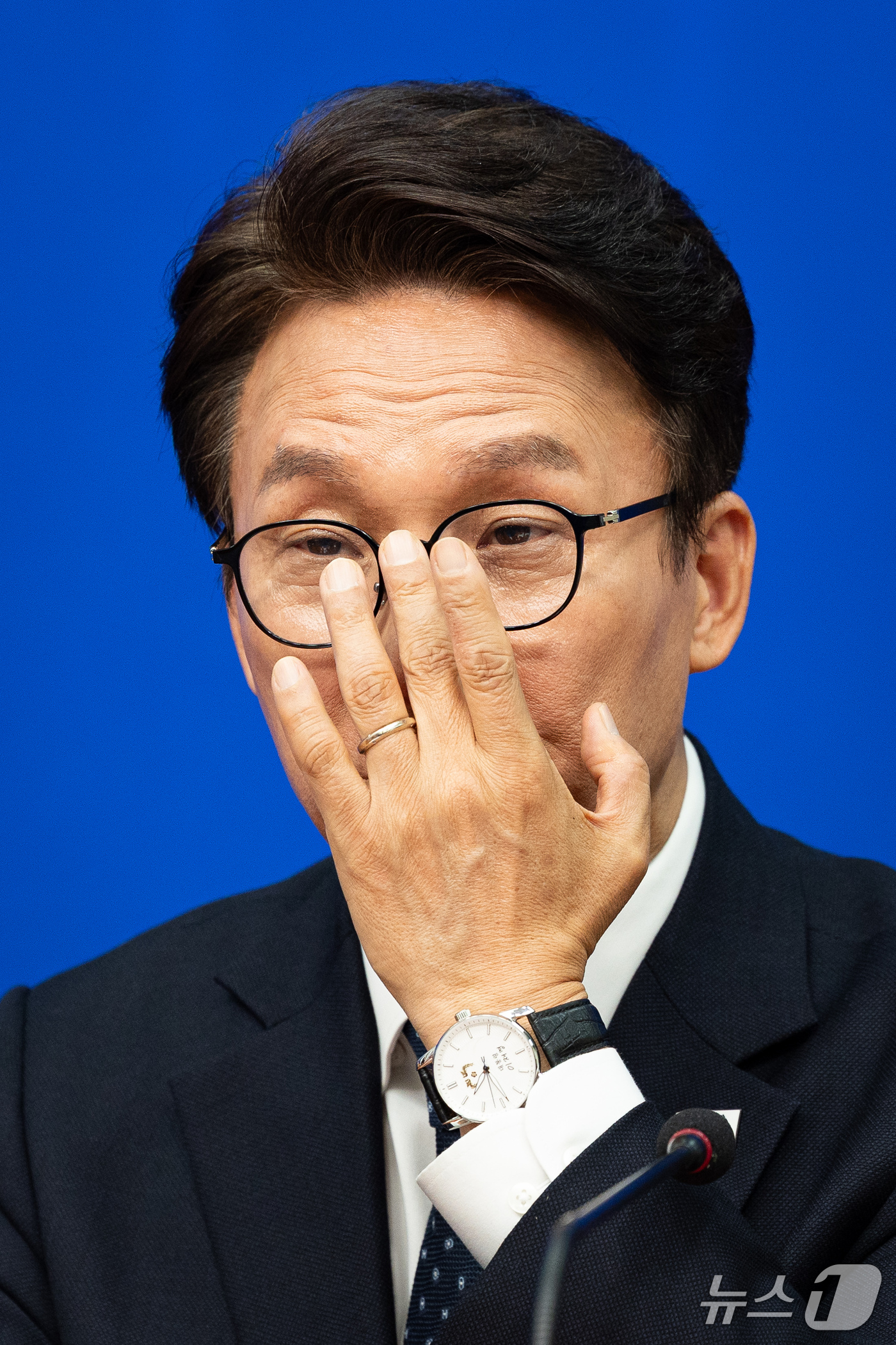 (서울=뉴스1) 유승관 기자 = 김민석 더불어민주당 대표가 15일 서울 여의도 국회에서 미즈시마 고이치 주한일본대사를 접견하고 있다. 2026.10.15/뉴스1