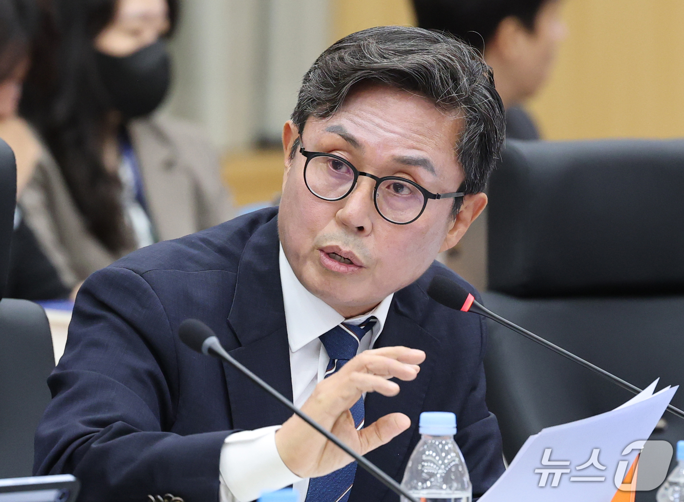(대전=뉴스1) 김기태 기자 = 안도걸 더불어민주당 의원이 15일 오전 정부대전청사에서 국회 재정경제기획위원회의 국가데이터처, 관세청, 조달청에 대한 국정감사에서 질의하고 하고 있 …