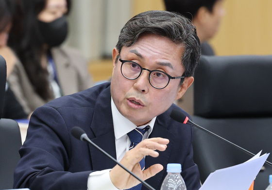 "면세점 독점·특혜 의혹…보따리상 불법 유통도 개선해야"