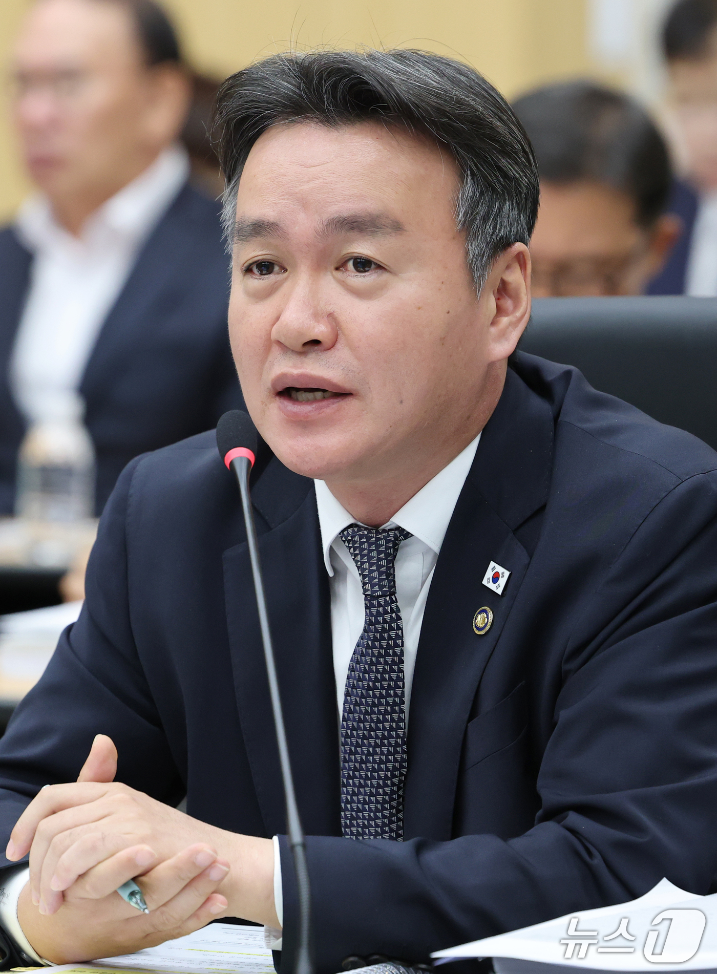 (대전=뉴스1) 김기태 기자 = 이종욱 관세청장이 15일 오전 정부대전청사에서 열린 국회 재정경제기획위원회의 국가데이터처, 관세청, 조달청에 대한 국정감사에서 답변하고 있다. 20 …