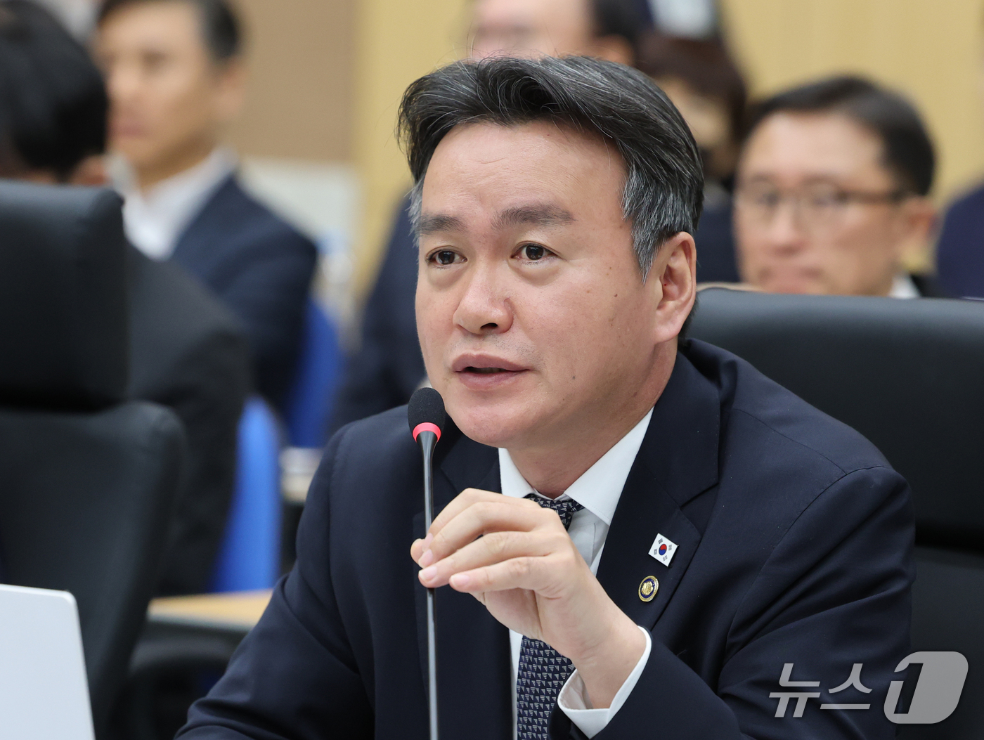 (대전=뉴스1) 김기태 기자 = 이종욱 관세청장이 15일 오전 정부대전청사에서 열린 국회 재정경제기획위원회의 국가데이터처, 관세청, 조달청에 대한 국정감사에서 답변하고 있다. 20 …