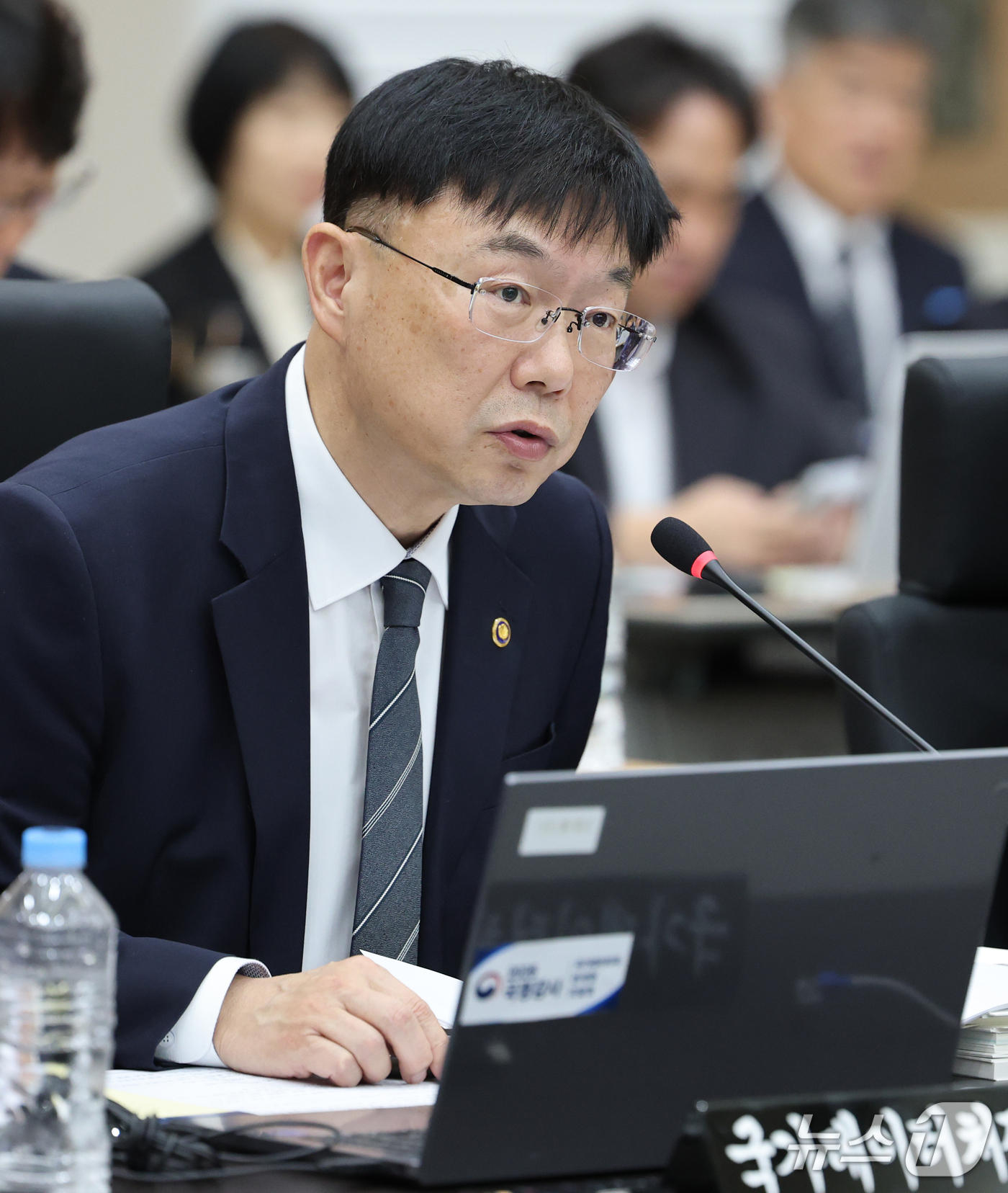 (대전=뉴스1) 김기태 기자 = 안형준 국가데이터처장이 15일 오전 정부대전청사에서 열린 국회 재정경제기획위원회의 국가데이터처, 관세청, 조달청에 대한 국정감사에서 답변하고 있다. …