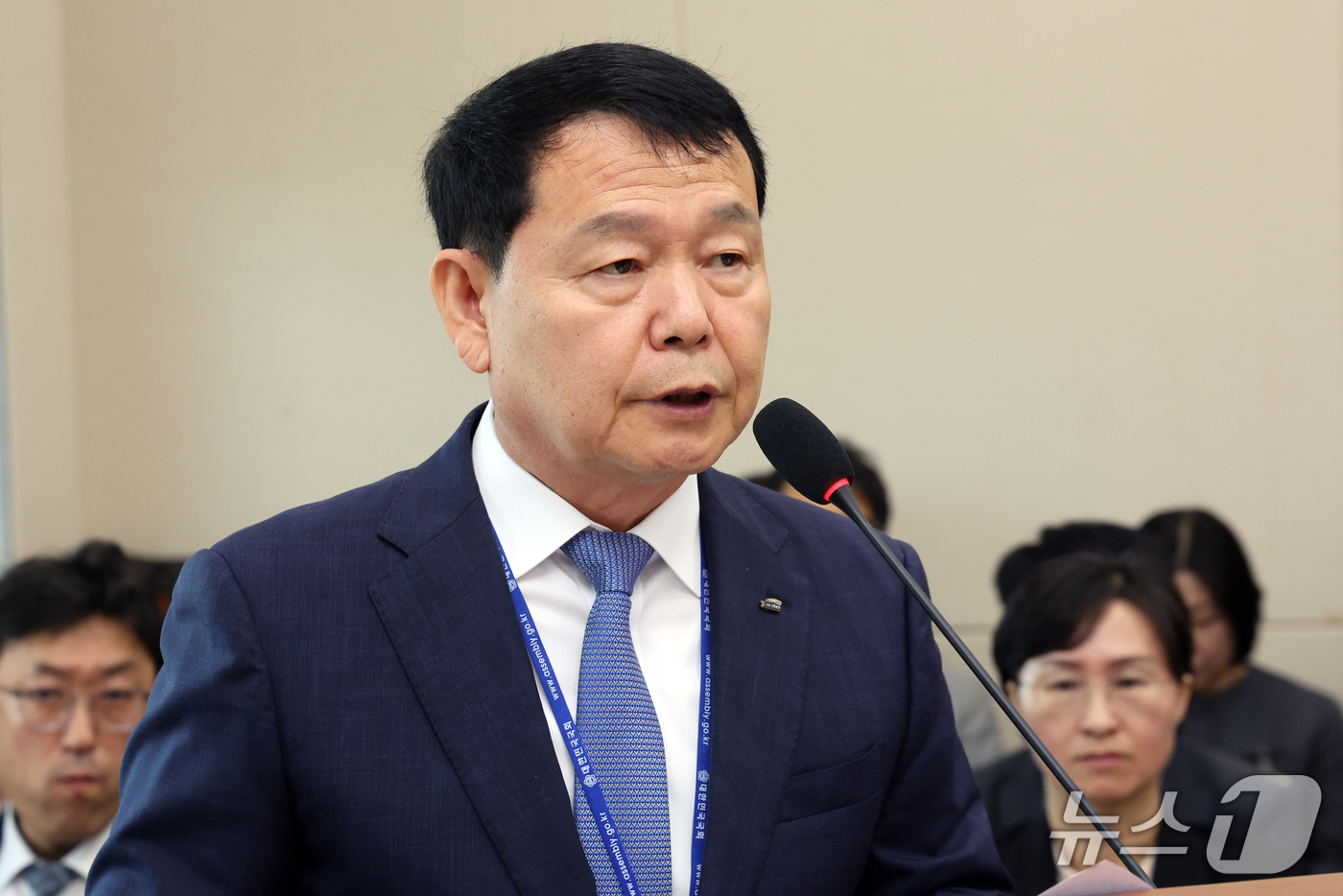 (서울=뉴스1) 황기선 기자 = 윤석대 한국수자원공사 사장이 15일 서울 여의도 국회  기후에너지환경노동위원회에서 열린 중앙환경분쟁조정피해구제위원회 등에 대한 국정감사에서 업무보고 …