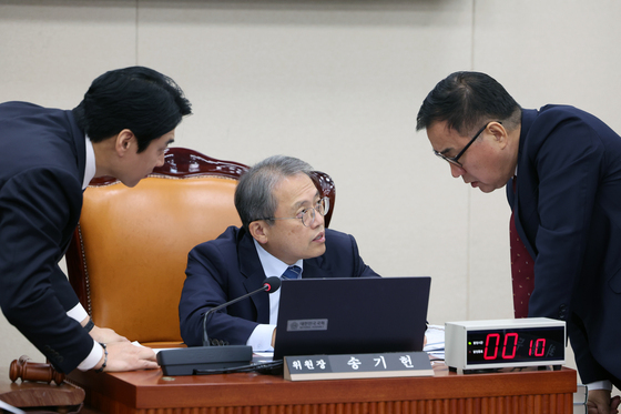 과방위, 尹정부 이관섭 前비서실장 국감 증인 채택…與 주도