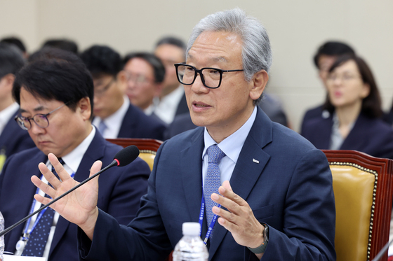 [국감] 답변하는 이상중 한국인터넷진흥원장