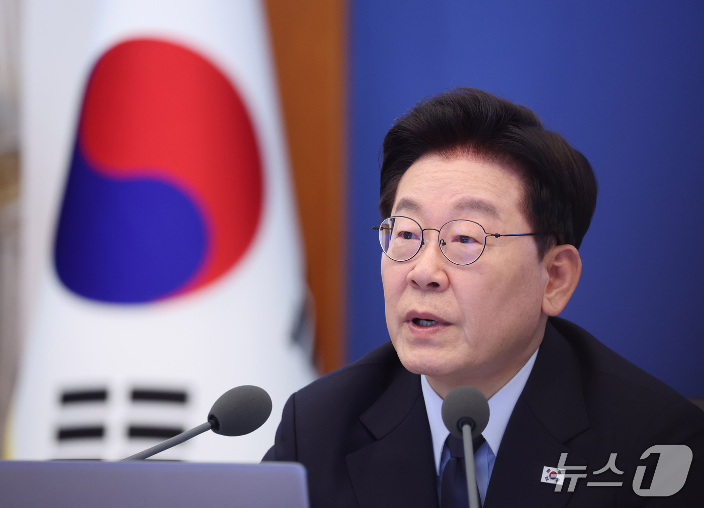 (서울=뉴스1) 이재명 기자 = 이재명 대통령이 15일 청와대에서 열린 수석보좌관회의에서 발언을 하고 있다. 2026.10.15/뉴스1